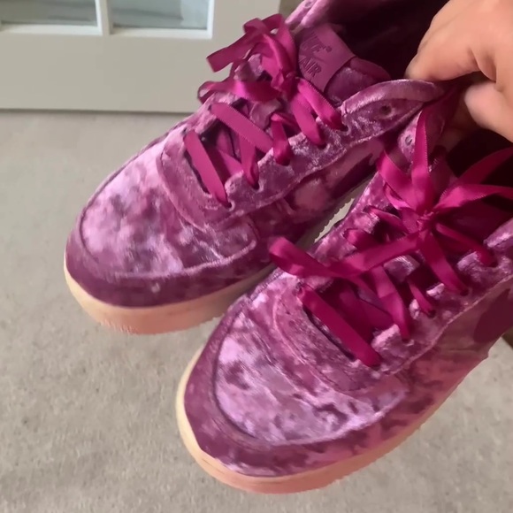 EUC Nike Air Force 1 Low Crushed Velvet (GS) - Picture 3 of 11